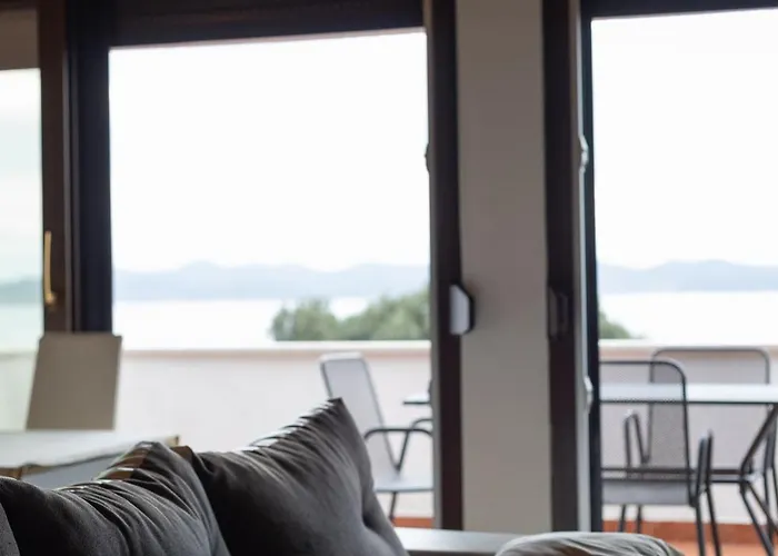 Blue Horizon By Anica Lejlighed *